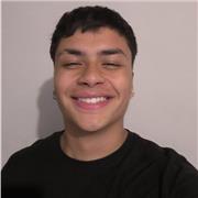 joven soñador con ganas de enseñar a cualquiera